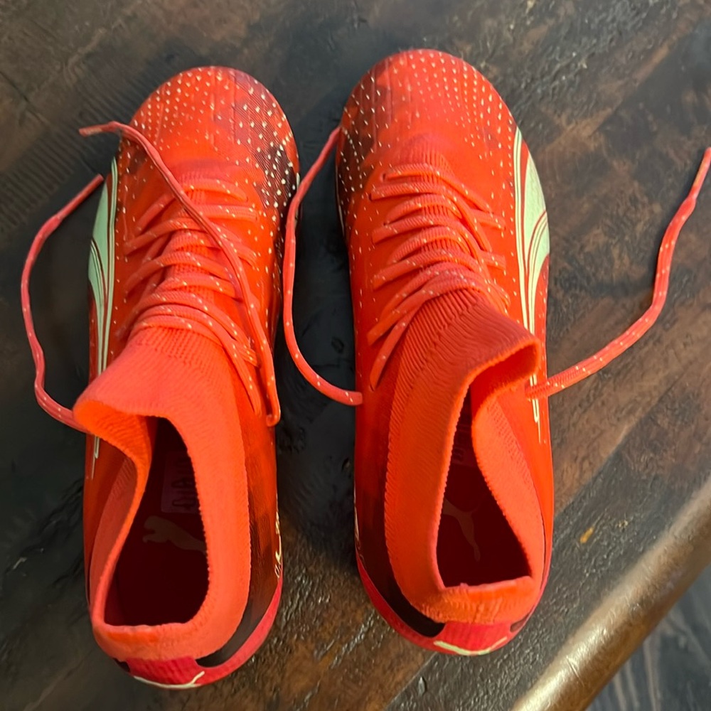 Boys puma soccer cleats size 3